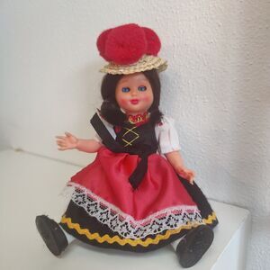 VTG ORIGINAL SCHNEIDER TRACHTEN DOLL GERMANY 6"
